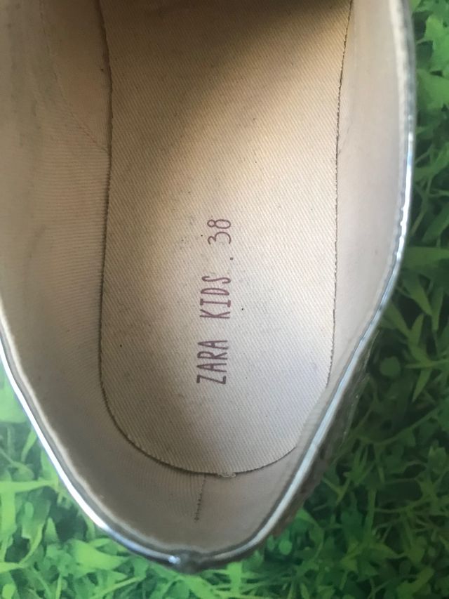 Zapatos con cordones plateados talla 38