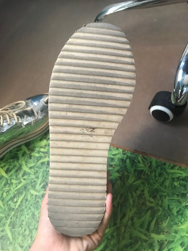 Zapatos con cordones plateados talla 38