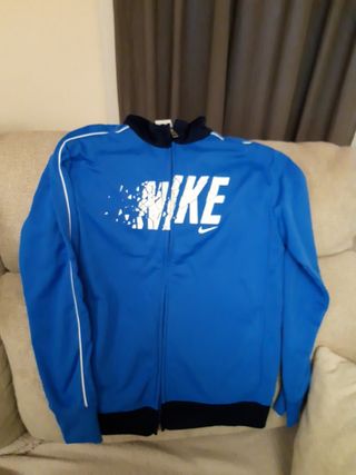 Chaqueta chándal Nike XL de segunda mano por 15 EUR en Guadarrama en  WALLAPOP