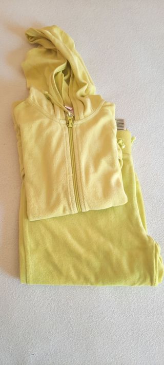 CONJUNTO DE CHÁNDAL AMARILLO FOSFORITO de segunda mano por 5 EUR en  Navalmoral de la Mata en WALLAPOP