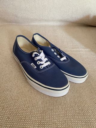 Vans azul vaquero de segunda mano por 35,5 EUR en Patalavaca en WALLAPOP