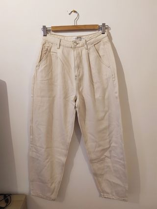 Pantalones slouchy Stradivarius de segunda mano por 10 EUR en Arbúcies en  WALLAPOP