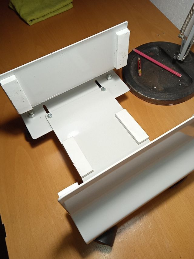 pie con ruedas para ordenador torre