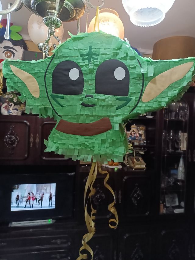 piñata baby yoda