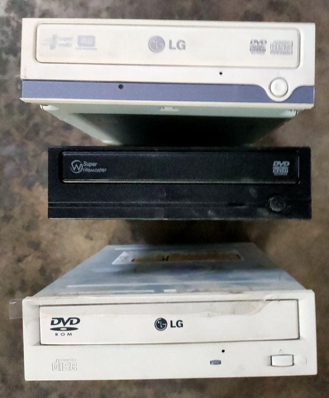 3 cajas de DVD de ordenador