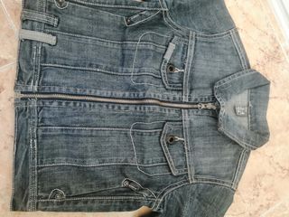 Cazadora vaquera con chaqueta sudadera incorporado de segunda mano por 5  EUR en Colmenar Viejo en WALLAPOP