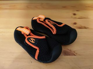 Zapatillas andar por casa bebé de segunda mano por 5 EUR en Begues en  WALLAPOP