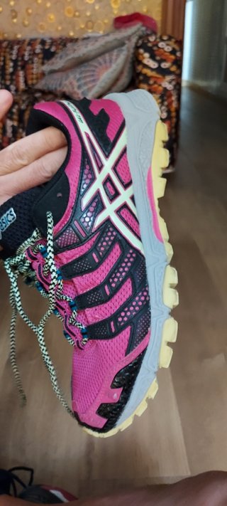 Asics Montaña Gel Fuji de segunda mano por 40 EUR en Barcelona en WALLAPOP