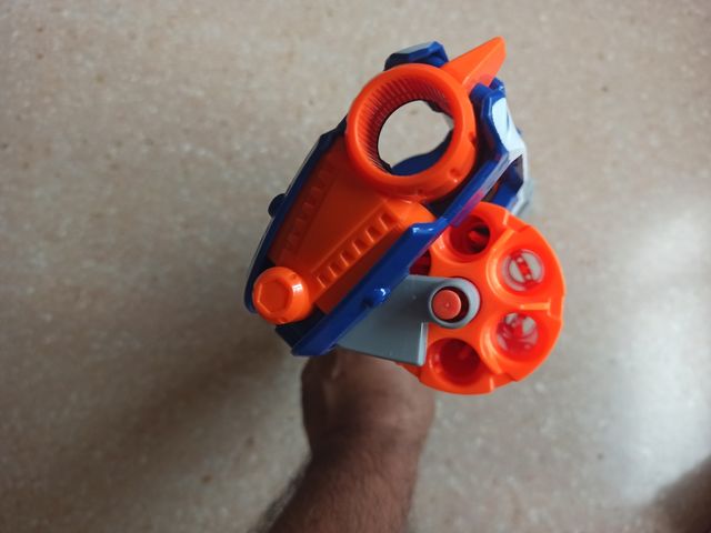Pistola Nerf.
