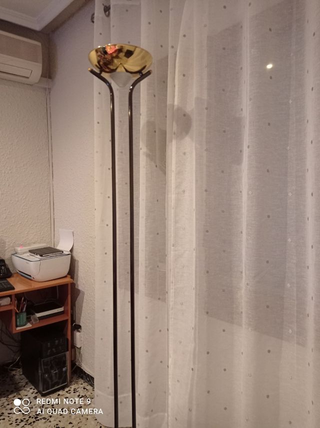 Lampara de salón de pie