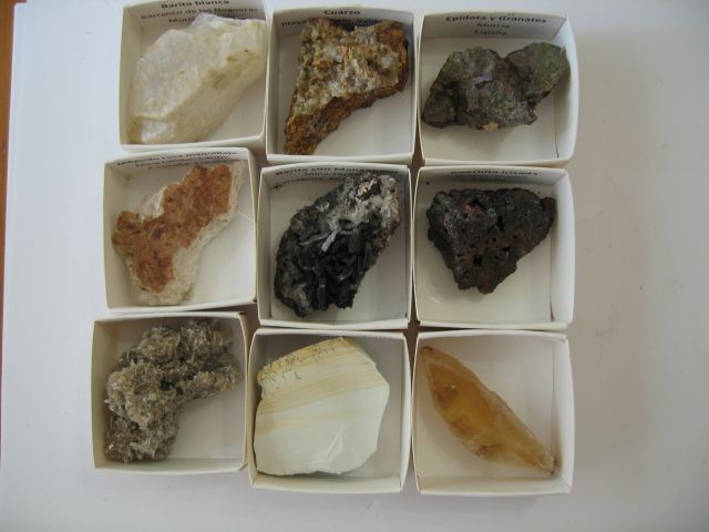 Coleccion de 9 minerales grandes en cajas 5x5