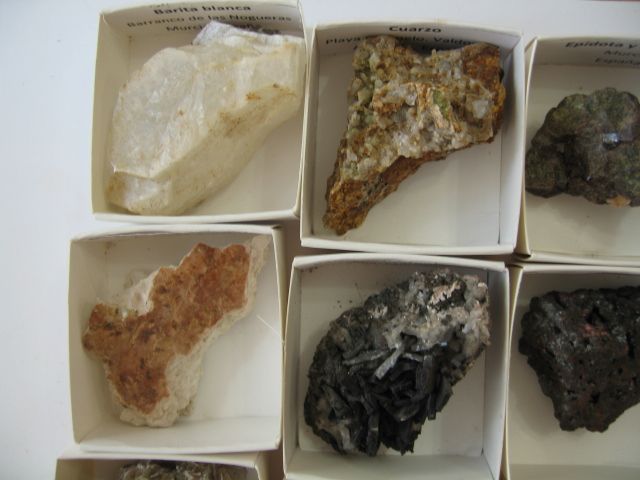 Coleccion de 9 minerales grandes en cajas 5x5