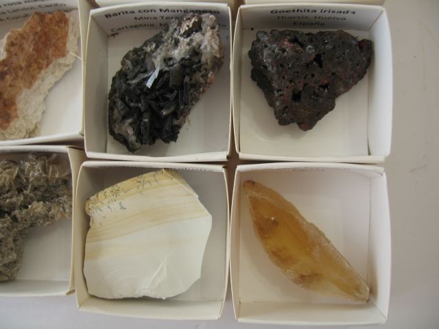 Coleccion de 9 minerales grandes en cajas 5x5
