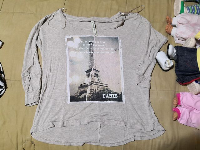 Camiseta Stradivarius.