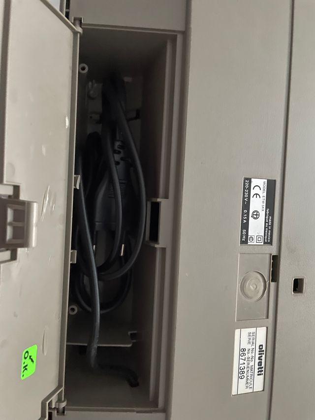 Máquina electrónica olivetti et personal 1610.