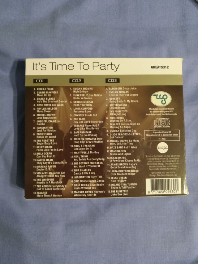 9 CDs recopilatorios de música de décadas pasadas