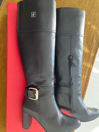 Botas Carolina Herrera de segunda mano por 140 EUR en Benalmádena en  WALLAPOP