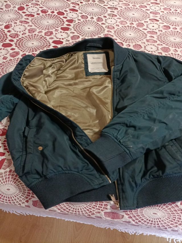 Bomber azul petróleo. Bershka