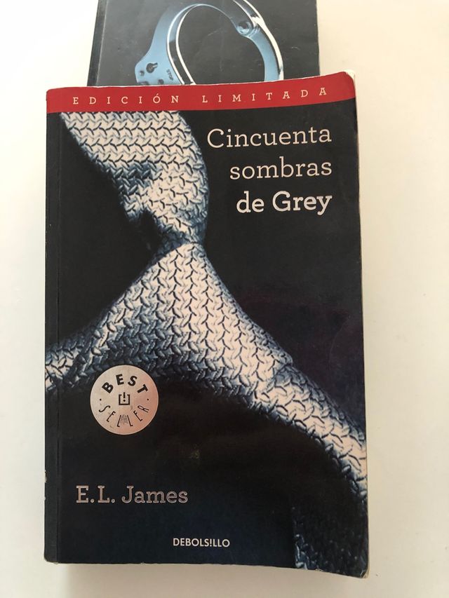 3 libros cincuenta sobras Grey.