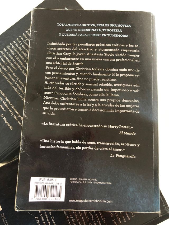 3 libros cincuenta sobras Grey.