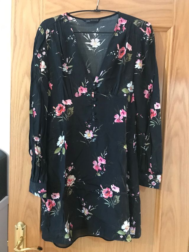 Vestido negro flores Zara