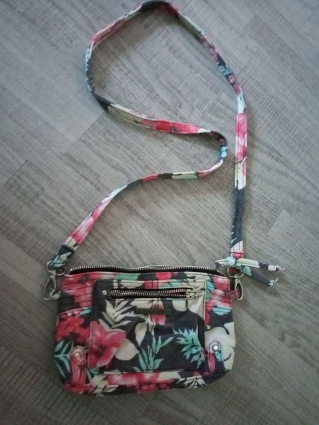 bolso pequeño billabong flores