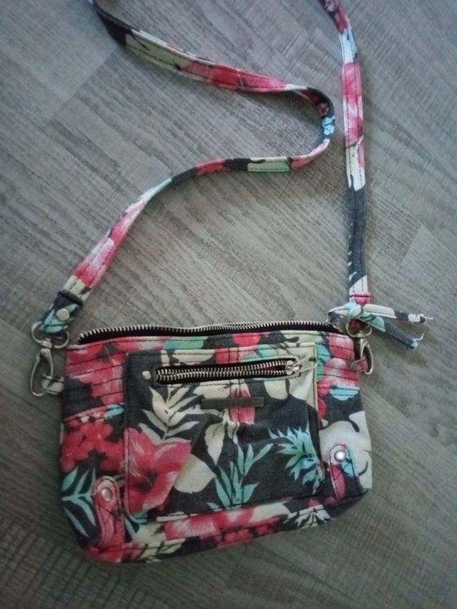 bolso pequeño billabong flores