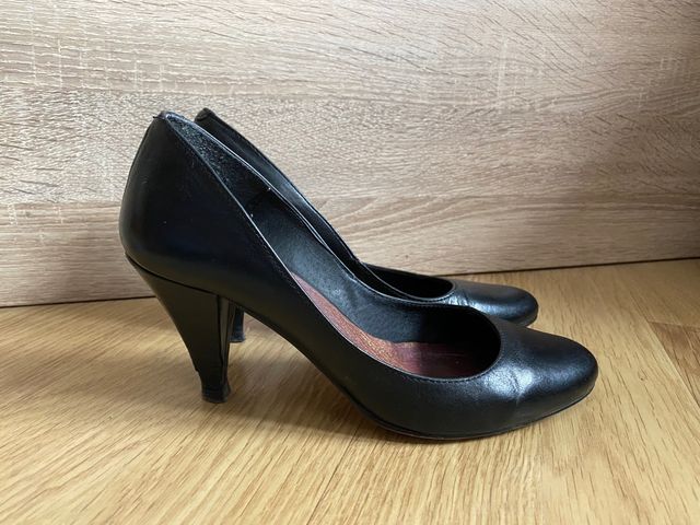 Zapatos de tacón básicos negros