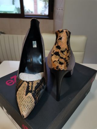 Zapatos mujer tacón vestir marca Ezzio de segunda mano por 70 EUR en  Badajoz en WALLAPOP