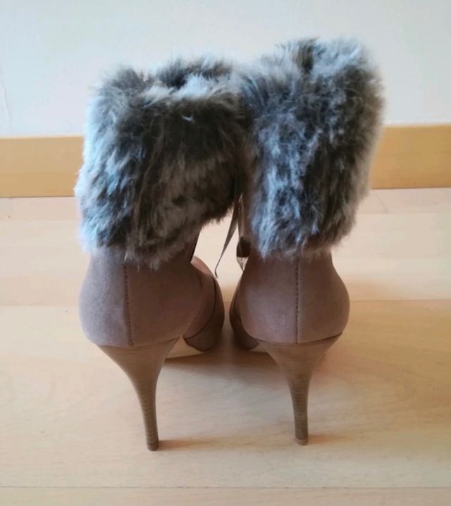 Botines camel con pelo sin estrenar talla 37