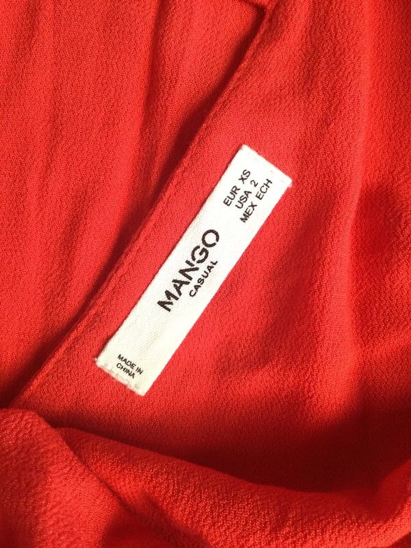 Vestido con bolsillos y detalle en espalda