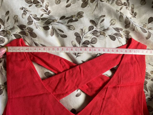 Vestido con bolsillos y detalle en espalda