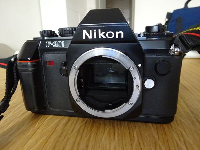 NIKON F301