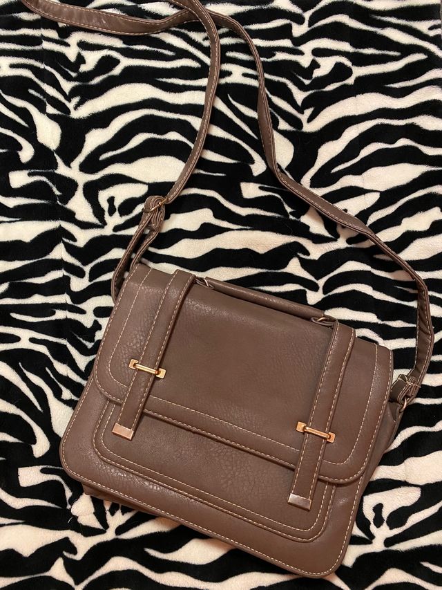 Bolso estilo maletín marrón