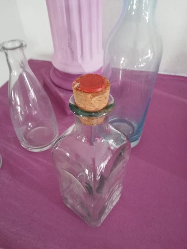 botellas de vidrio decorativas