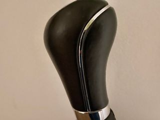 Pomo Avantgarde Clase C Mercedes cuero negro