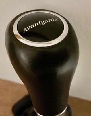 Pomo Avantgarde Clase C Mercedes cuero negro
