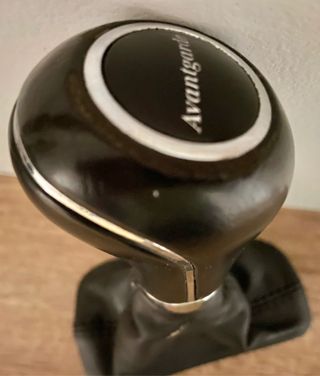 Pomo Avantgarde Clase C Mercedes cuero negro