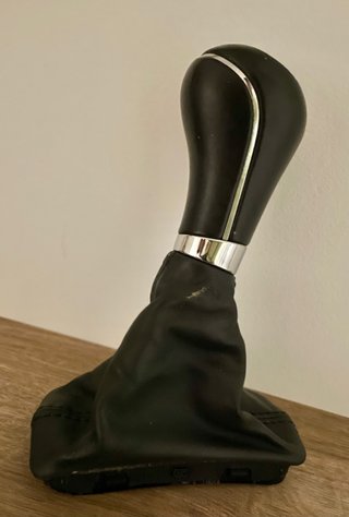 Pomo Avantgarde Clase C Mercedes cuero negro