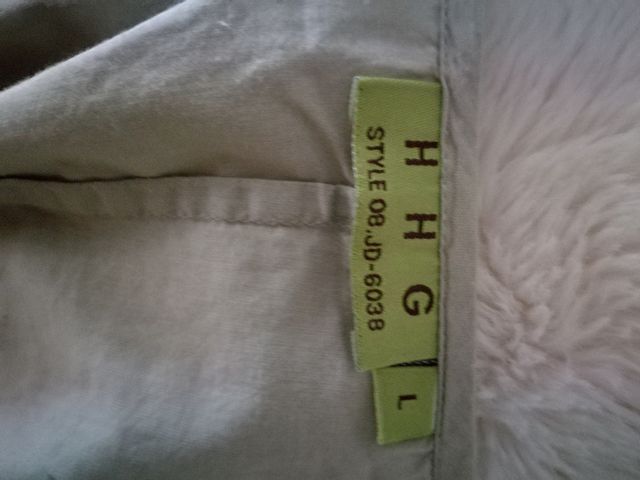 Vestido playero de colores neutros