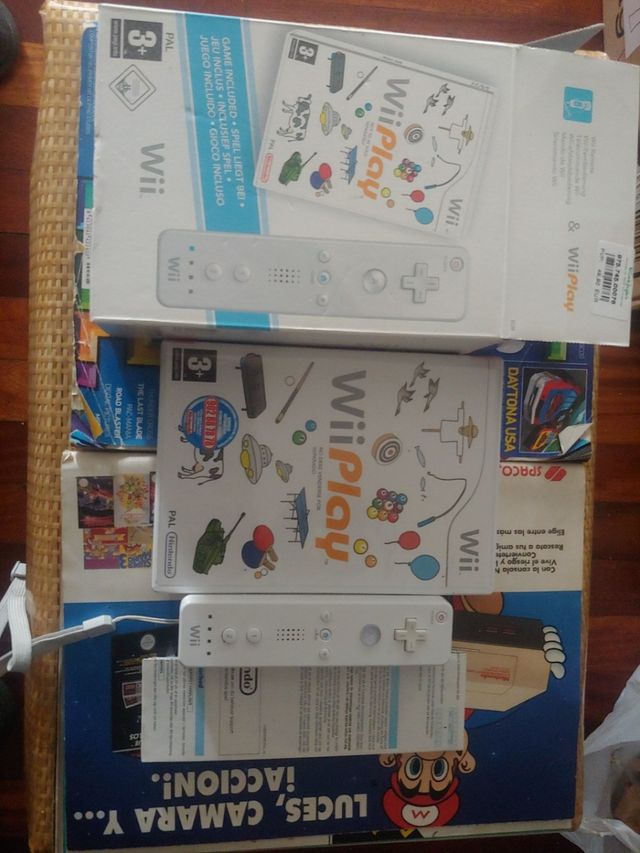 WII PLAY CAJA DE CARTON CON MANDO KIT