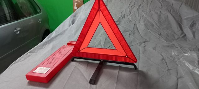 LOTE 2 TRIANGULOS DE " PELIGRO " NUEVOS CON CAJAS