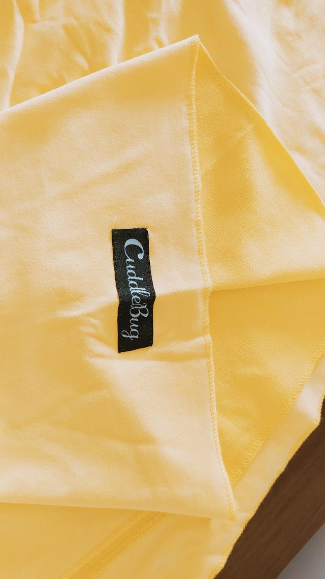 CuddleBug fular amarillo