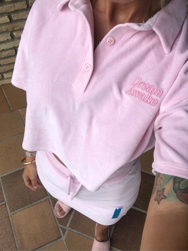 Conjunto falda y polo terciopelo rosa Bershka