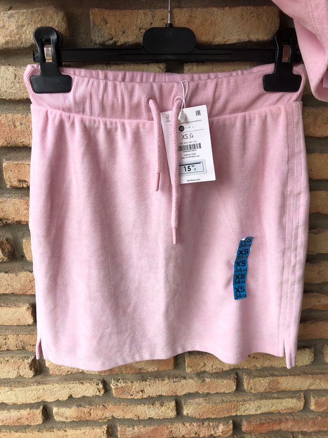 Conjunto falda y polo terciopelo rosa Bershka