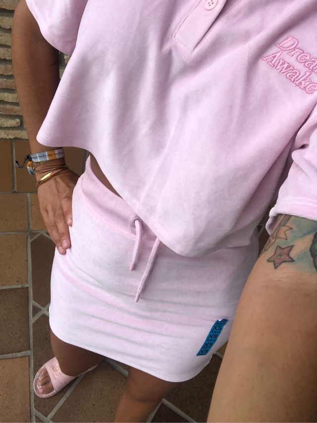 Conjunto falda y polo terciopelo rosa Bershka