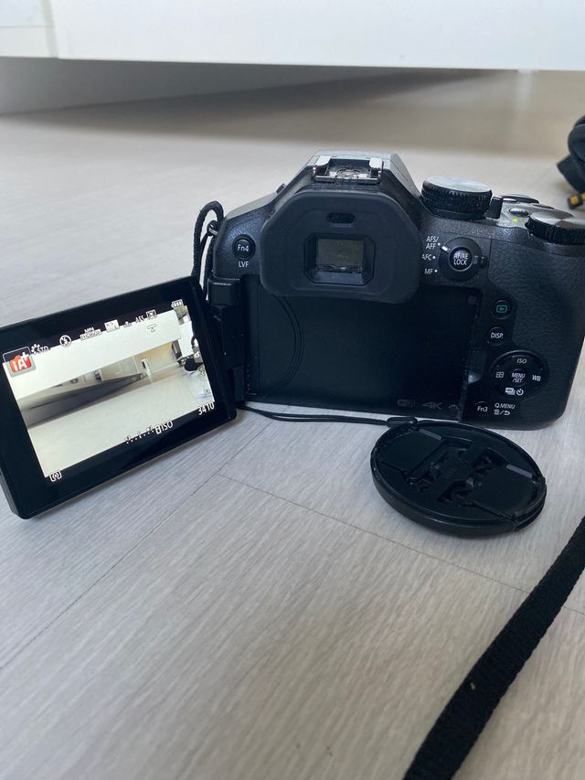 Vendo PANASONIC LUMIX 25-600 DMC-FZ300. Es nueva