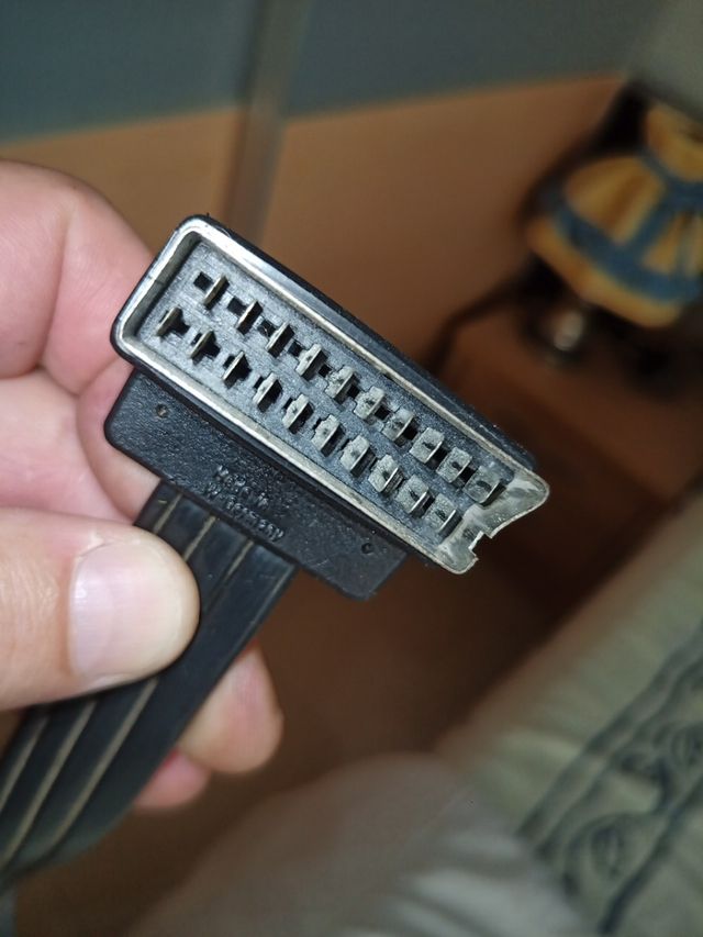 Euroconector en forma de "L"