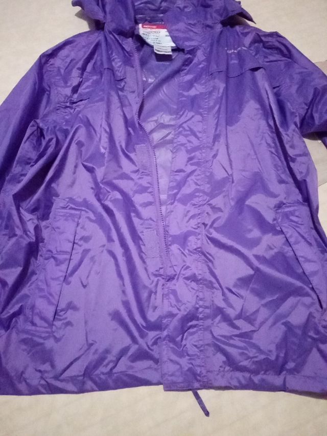 chubasquero a estrenar talla s tirando a grande