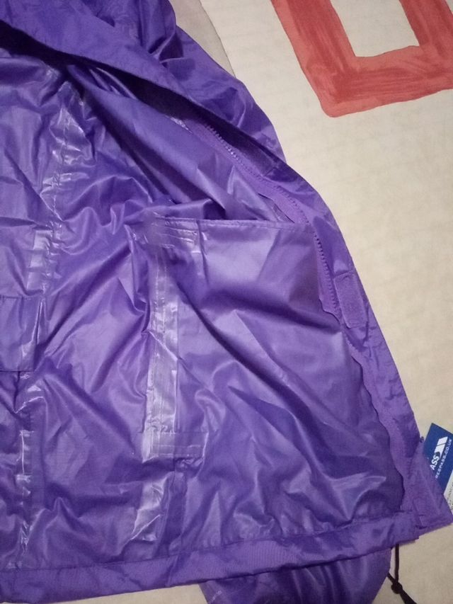 chubasquero a estrenar talla s tirando a grande